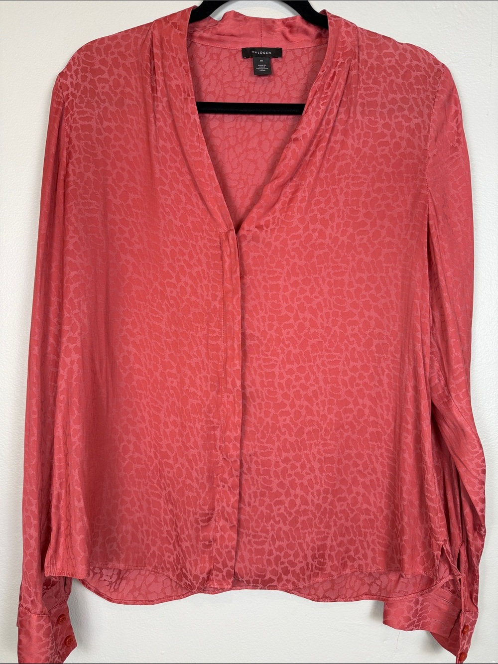 Halogen Animal Print Jacquard V-Neck Blouse Coral Size M EUC
